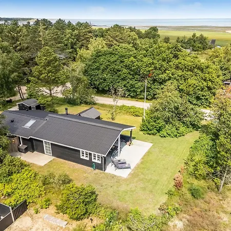Holiday home Riekje - 2-3km From The Sea By Interhome